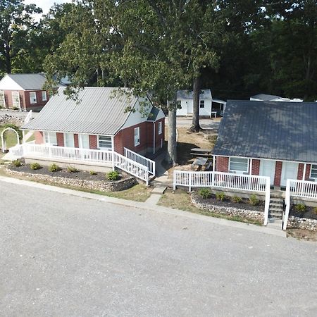 Early American Motel Aurora Εξωτερικό φωτογραφία
