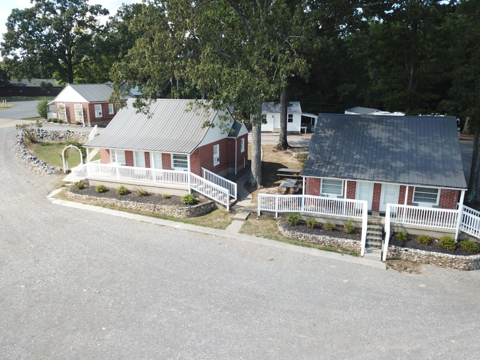Early American Motel Aurora Εξωτερικό φωτογραφία