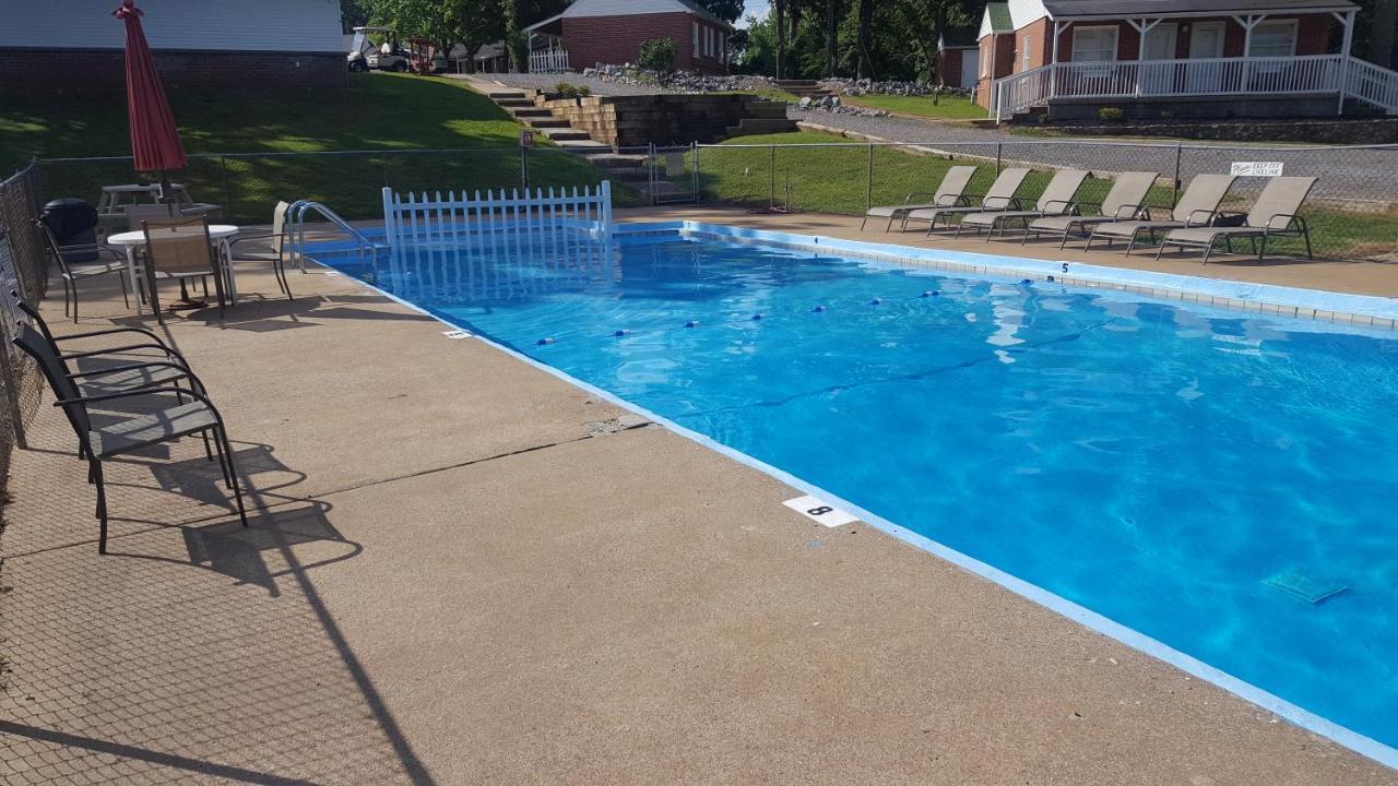 Early American Motel Aurora Εξωτερικό φωτογραφία